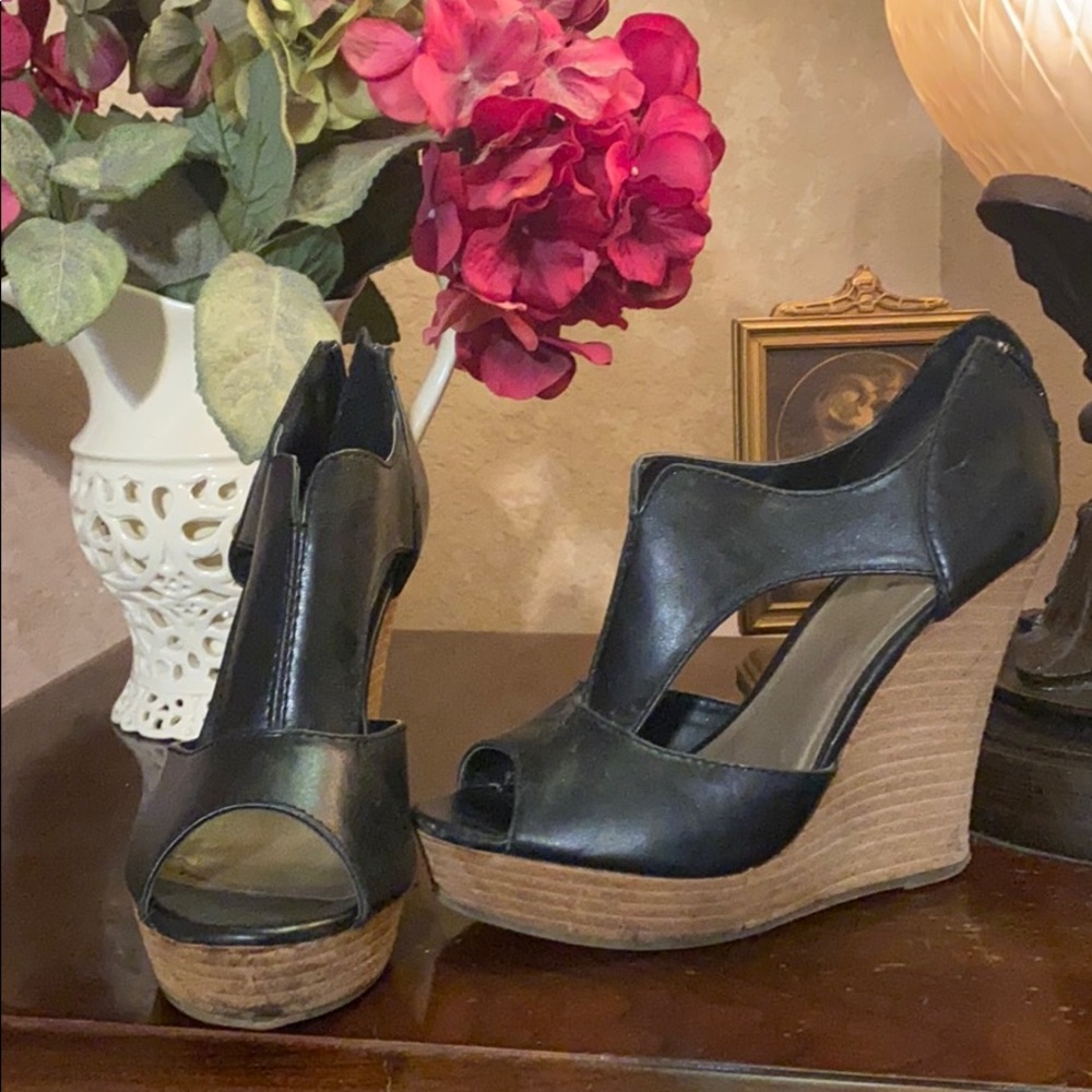 Massio wedges